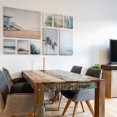 Cozy Apartment Steps Away From Subway Station Wina Bagian luar foto